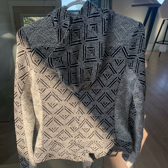 Lucky brand jacket size medium black and white with hood - Picture 4 of 4